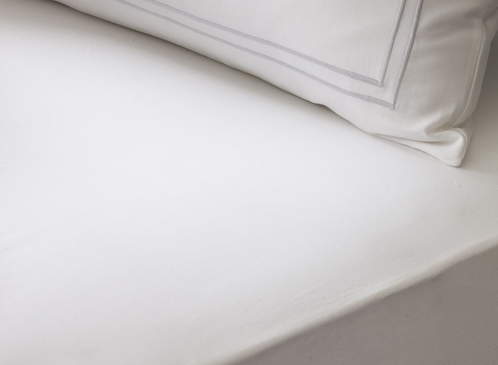 Drap housse haut de gamme blanc en satin de coton