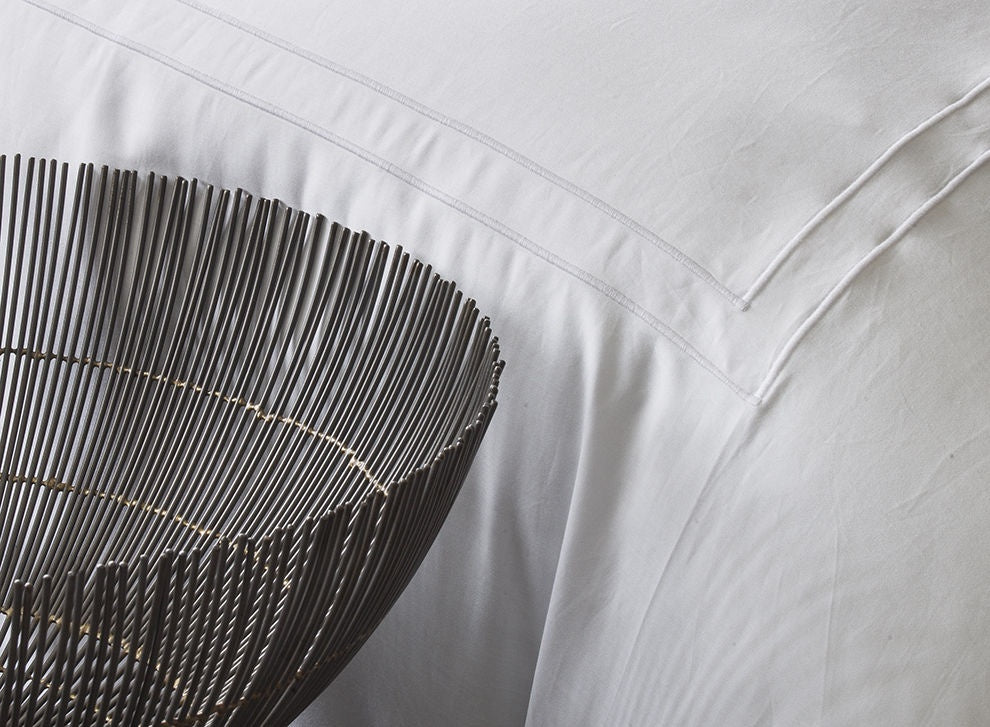 Détails des finitions luxe de la housse de couette haut de gamme Élégance