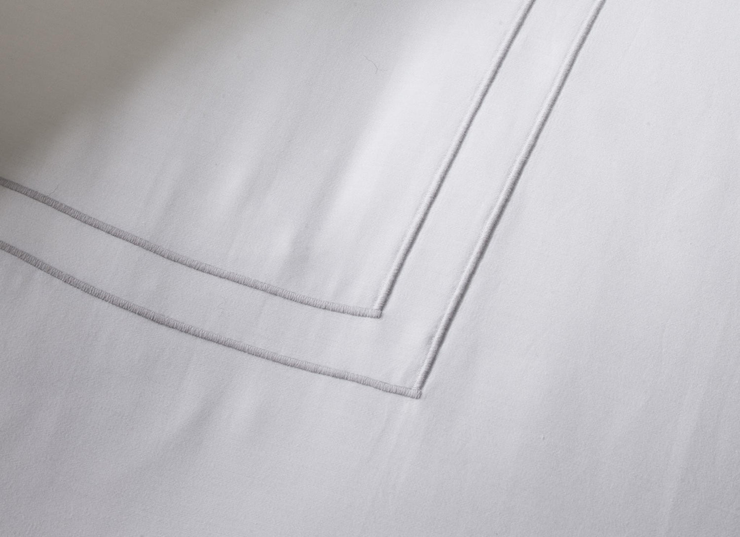 Détails sur les finitions de la housse de couette luxe Harmonie
